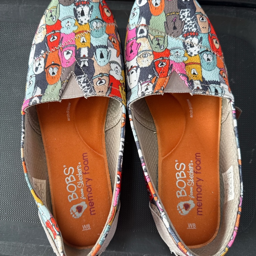 🐶 BOBS by Skechers Dog Print Memory Foam Slip Ons 8W Wide - Picture 2 of 5